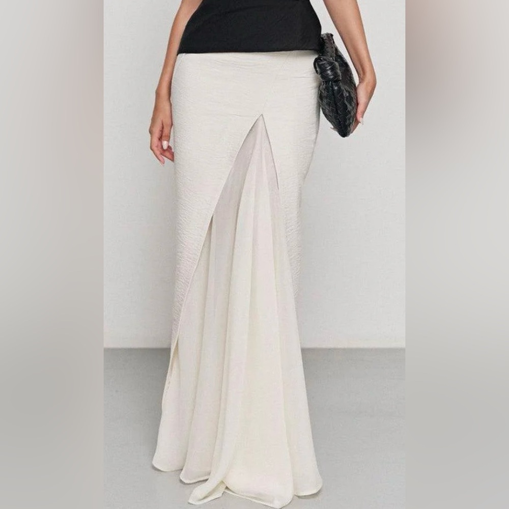 TINH Atelier Elegant White Trumpet Maxi Skirt